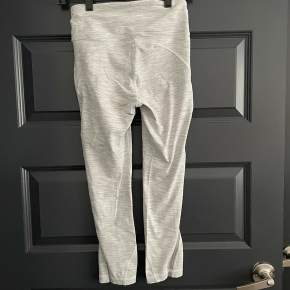 Lululemon Invigorate Tight 7/8 25” Pant - Wee are from space - Picture 4 of 5